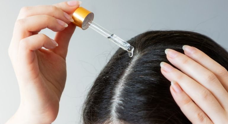 Applying Conditioner or Oils to the Roots