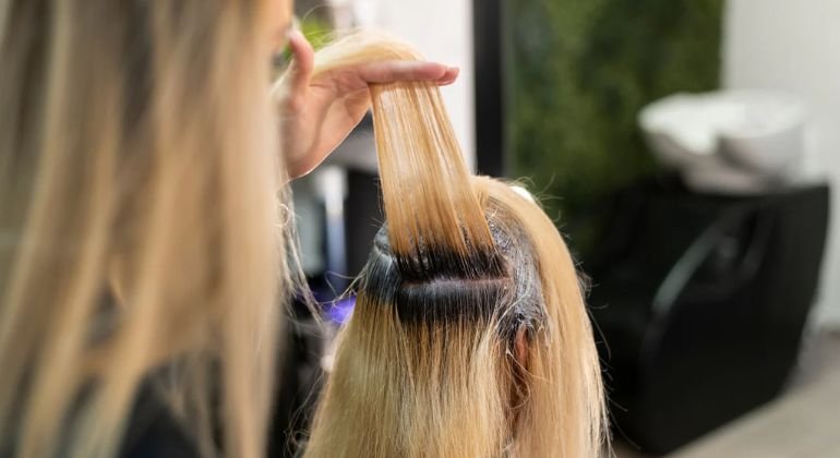 How to Bleach Hair Safely Step-by-Step Professional Method