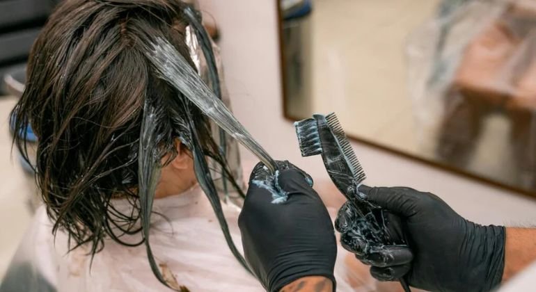 How to Prevent Damage When Bleaching Hair